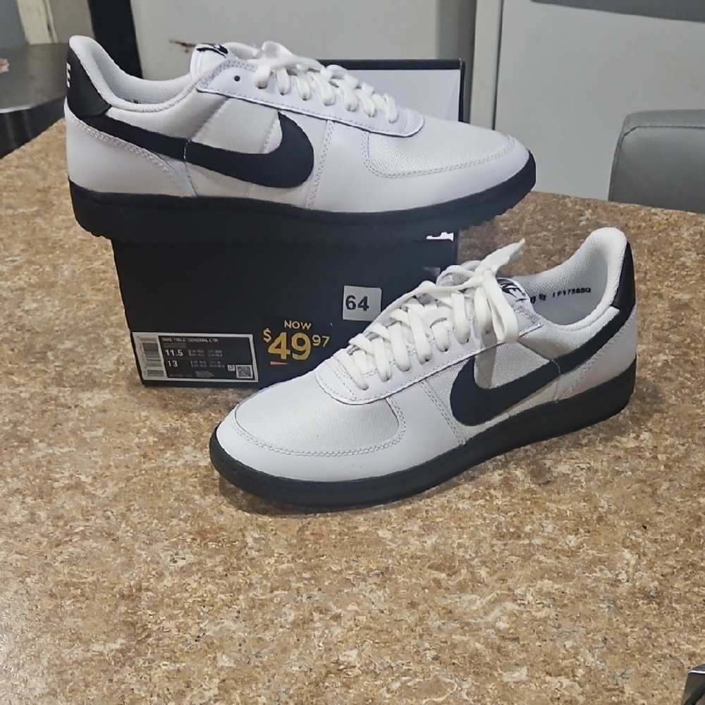 Nike Field General Ltr Men's Classic White and Black Sneakers